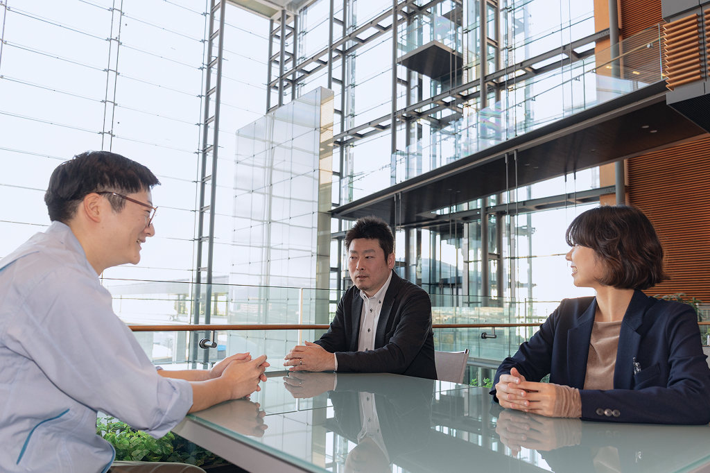 青空広がる信州で、地球儀を片手に世界へ挑む。究極の「いいとこ取り」キャリアとは | 特別インタビュー